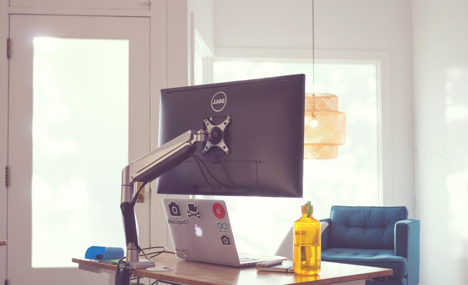 Велосипедный лагерь на живописном берегу озера